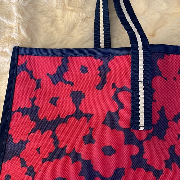 New! Floral Tote Bag by Estée Lauder - Picture 3 of 7